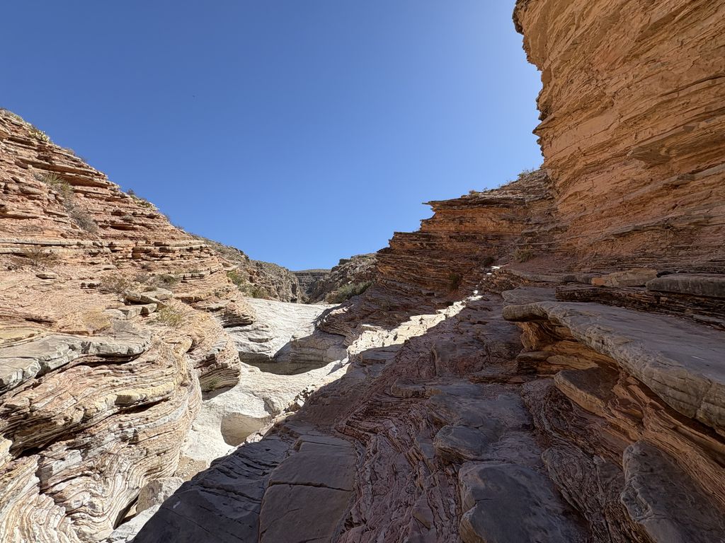 Such a cool view. Almost the whole hike inside the canyon was like this.