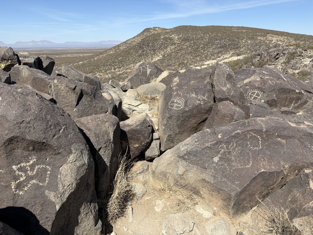 Lots of small petroglyphs.